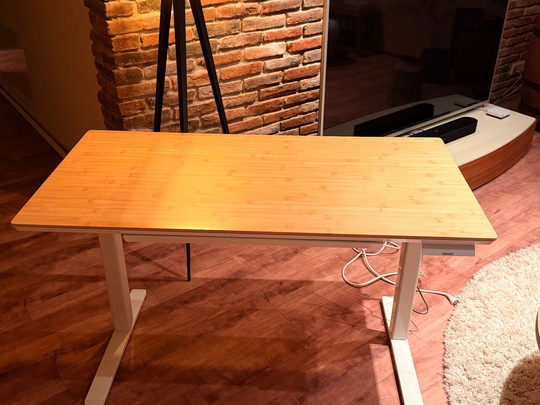 Tavoli: Elektrischer Stehtisch SENSE7 – Nuovo (secondo la descrizione) da Pfungen venduto da Panino7