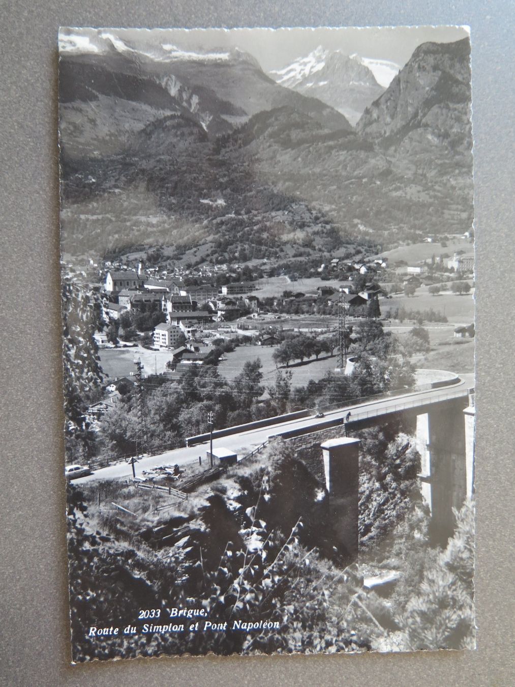 Cartoline postali: BRIG - BRIGUE -  ROUTE DU SIMPLON ET PONT NAPOLÉON – Usato da Wittenbach venduto da lipasal