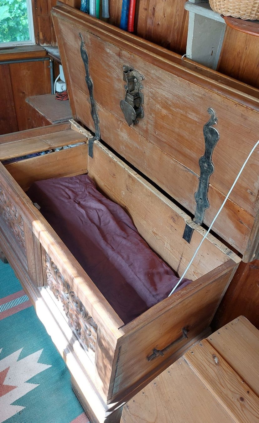Cassapanche: ALTE TRUHE MIT SCHNITZEREIEN – Usato da NIDAU venduto da arraialdajuda 3