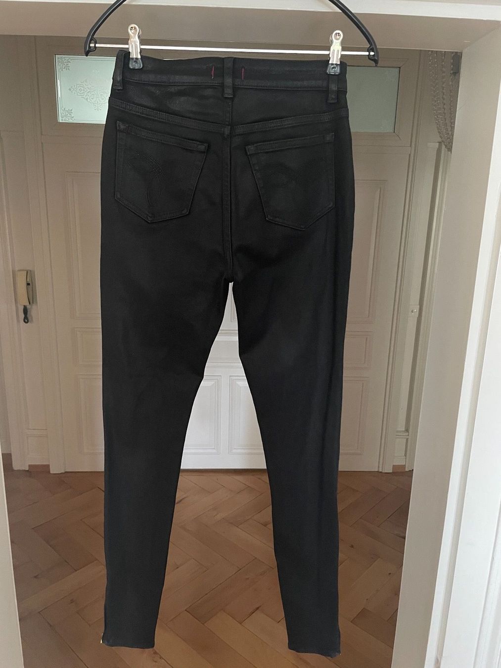 Jeans: Schwarze Jeans mit Glanz von Ted Baker – Usato da Zürich venduto da pgr_9pzn 1