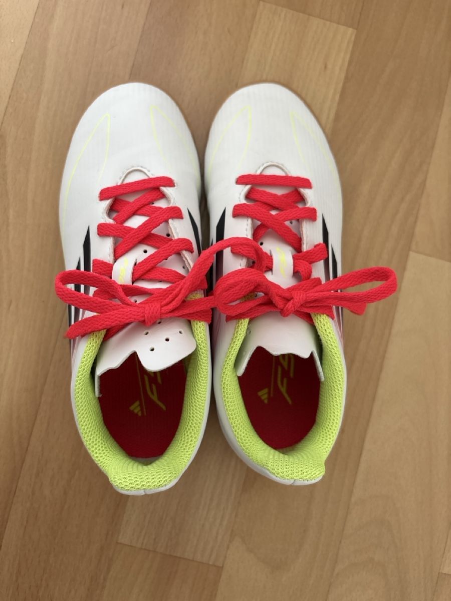 Adidas Scarpe per ragazzi: Adidas F50 Hallenschuh 32 – Nuovo (secondo la descrizione) da Schliern b. Köniz venduto da Giulae 2