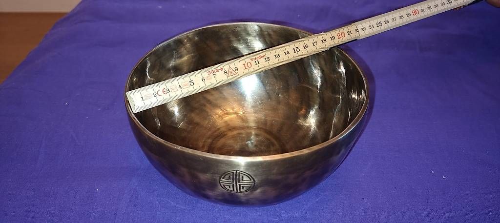 Strumenti musicali: Vollmond - Klangschale ca. 19cm – Usato da Schwyz venduto da Burnsdesign