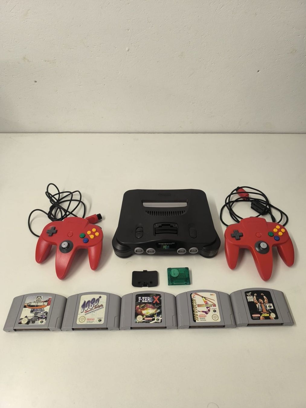 Nintendo Console: Nintendo 64 PAL testéé avec 2 manettes et Jeux – Usato da Conthey venduto da costafrederico