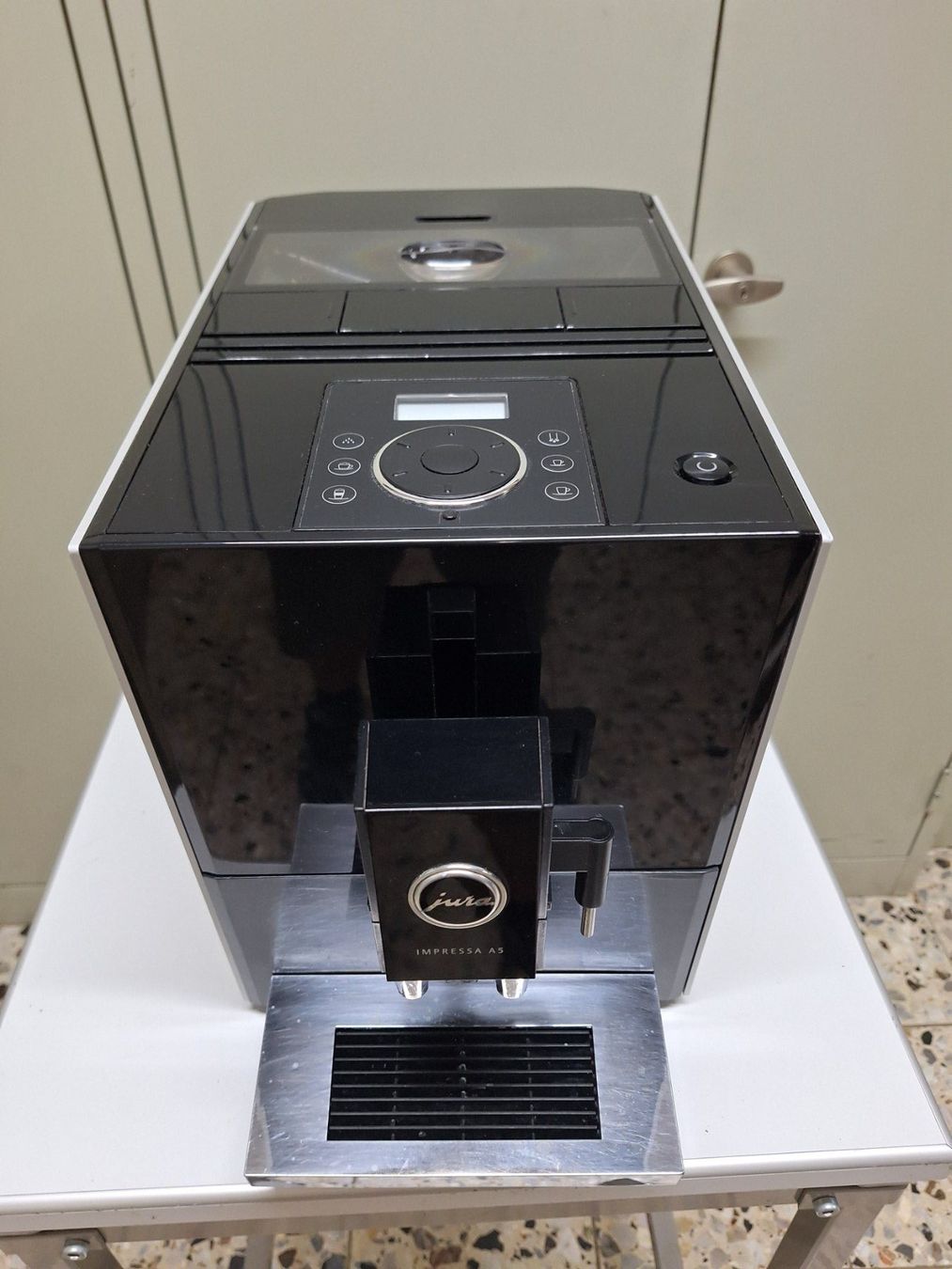Jura Macchine per caffè & Macchine per espresso: Machine à café JURA A9 Aluminium – Difettoso da Laconnex venduto da Patkek29