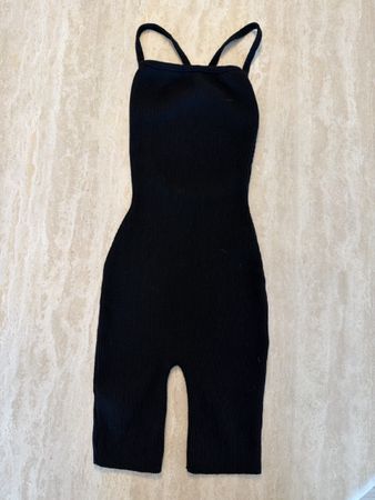 Jumpsuit – Grösse S – Rückenfrei / 
