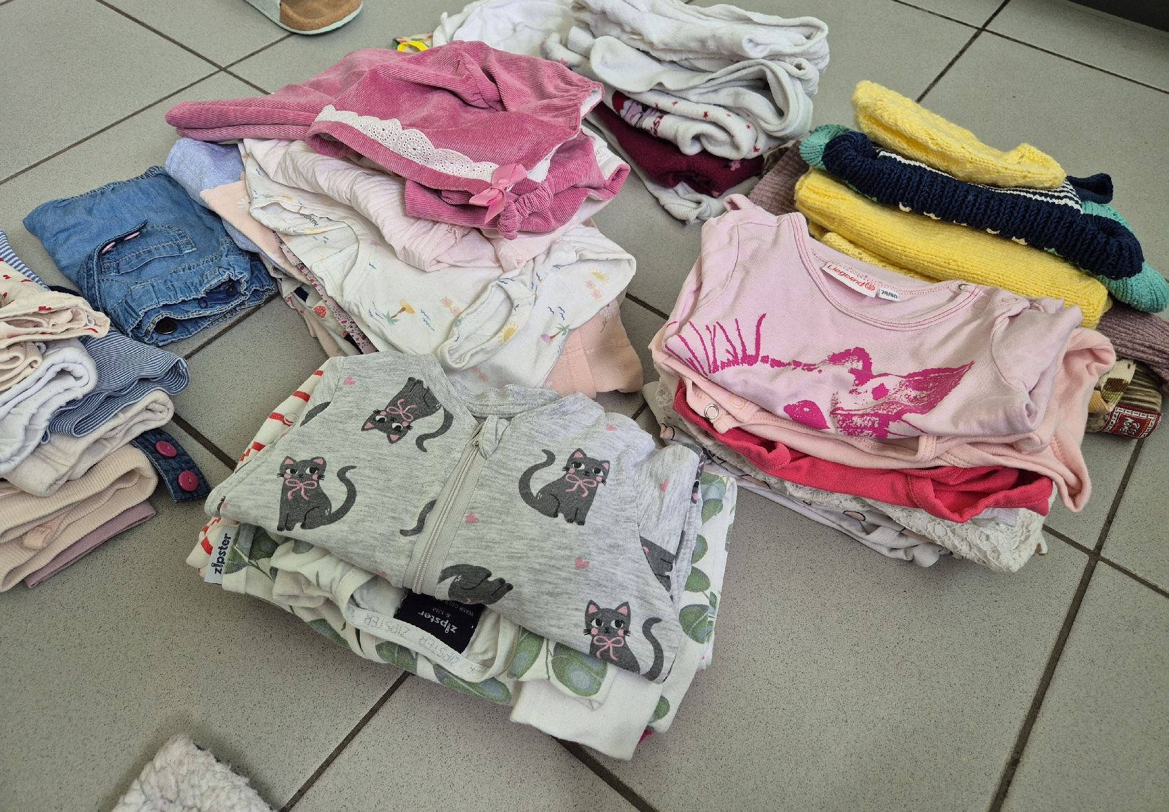 Lotti & Set di vestiti: Kleiderpaket Baby Mädchen Gr 74 – Usato da Fislisbach venduto da kio_x9dg 3