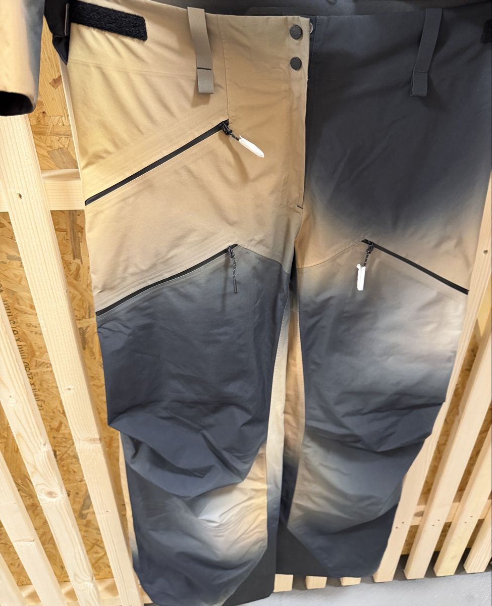 Peak Performance Completi & Tailleur: PeakPerformance Skianzug Damen Grösse S – Nuovo e nell'imballaggio originale da Wohlen AG venduto da xX_MoDz_Xx 1