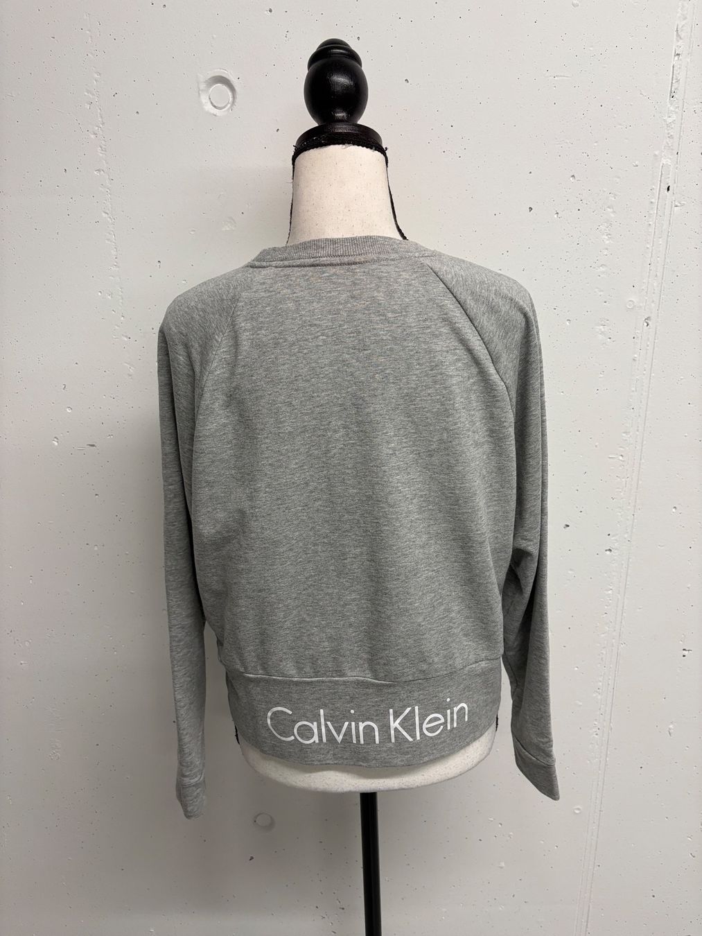 Calvin Klein Maglioni & Felpe: Calvin Klein Pullover Grau Grösse S Sweatshirt Print – Nuovo (secondo la descrizione) da Regensdorf venduto da secondchancefashion 3