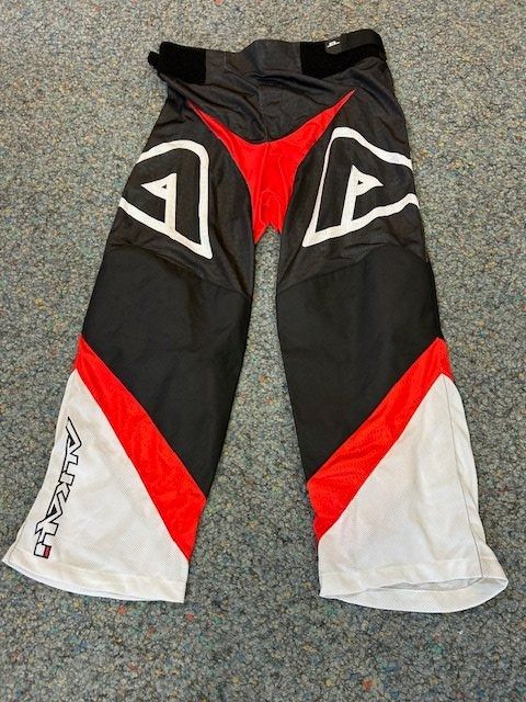 Protezioni & Imbottiture: ALKALI Inline Rollerhockey Pants Grösse Senior M – Nuovo (secondo la descrizione) da Marbach LU venduto da Frantisek