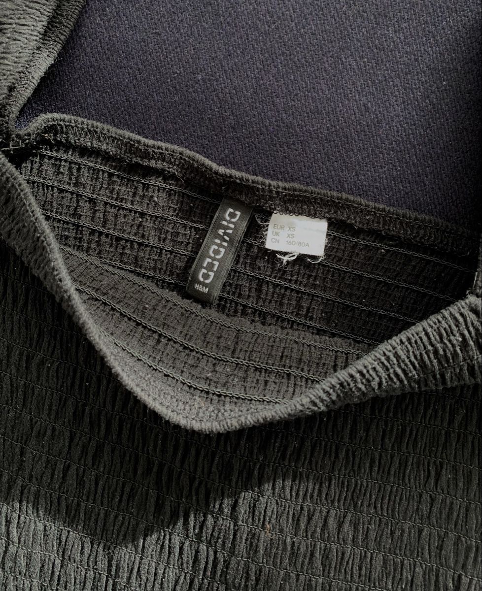 H&M Top: Süsses, schwarzes H&M Oberteil – Usato da Düdingen venduto da Hiron_o7 1