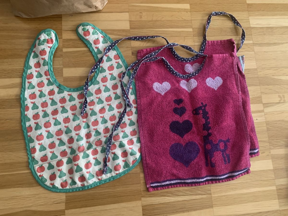 Pasti del neonato: 3er Set Baby/Kind Lätzli – Usato da Basel venduto da aleksbalks