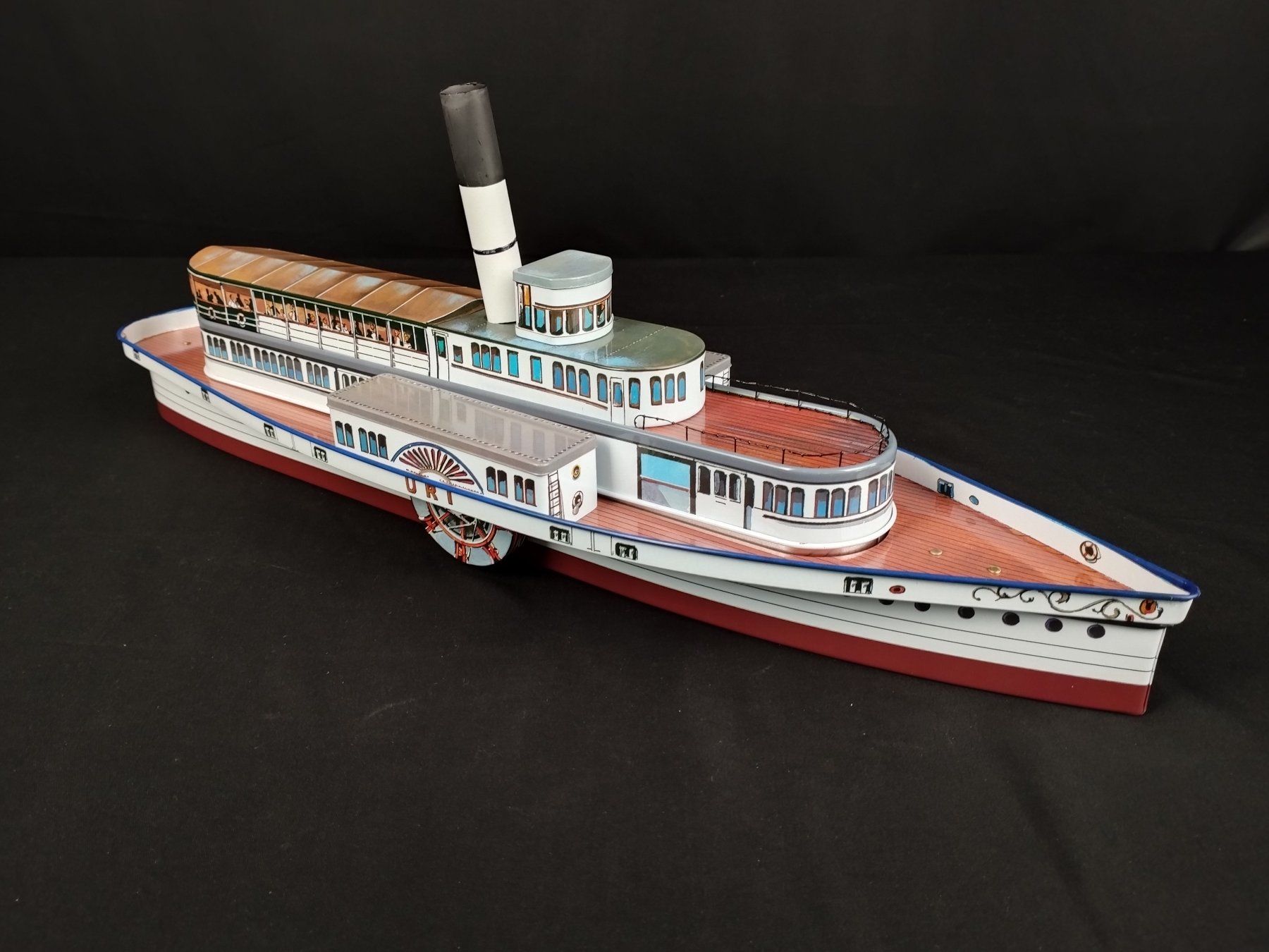 Kit di modellismo & Modellini statici: LÄCKERLI HUUS Basel Raddampfer Uri – Usato da Schübelbach venduto da Restwert_Schubelbach