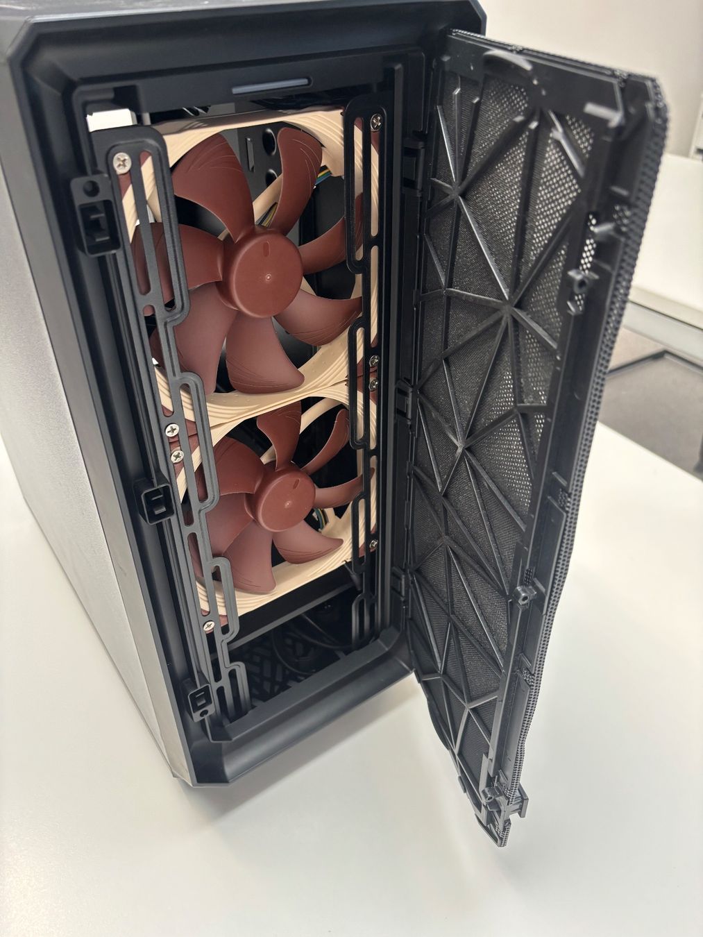 Fractal Custodie: Fractal PC Case inklusive Corsair Netzteil – Usato da Zürich venduto da mar_hs6l 2