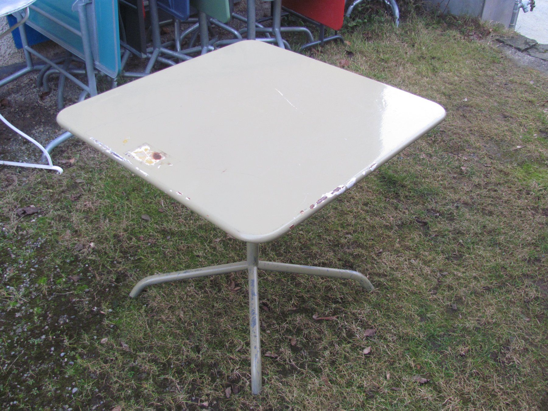 Bigla Tavoli: BIGLA Blechtisch 80x80cm Gartentisch OK Höhe 69 – Usato da Malters venduto da Monark 3