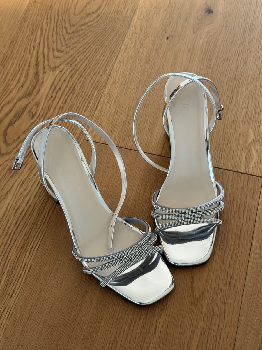 Only Chaussures femmes: wunderschöne silberne Only Sandale – Neuf (Voir description) à Baar par corinab_ 1