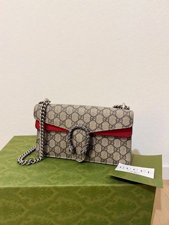 DIONYSUS SHOULDER BAG GUCCI GG SUPREME RED