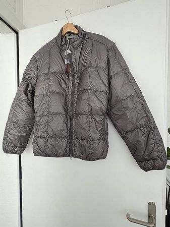 Leichte Daunenjacke