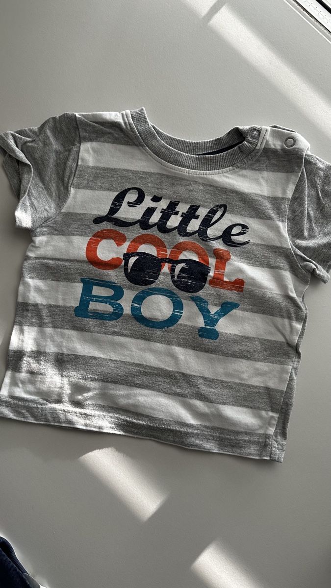 Hemden, Tops & T-Shirts: Cool Little Boy T-Shirt – Gebraucht aus Zürich von KrisZH