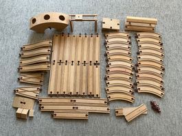 Holzeisenbahn-Set gross, viel Zubehör für langen Spielspass