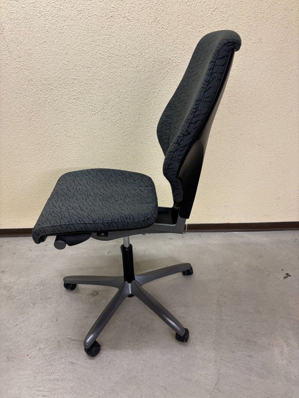 Giroflex Stühle: Bürostuhl Giroflex – Gebraucht aus Hinwil von fac_688b 2