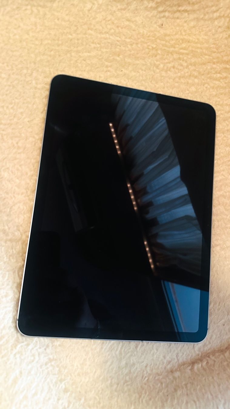 Apple Tablettes PC: Ipad Air 11-inch wifi + celular – D'occasion à Stadel par Dalunox73