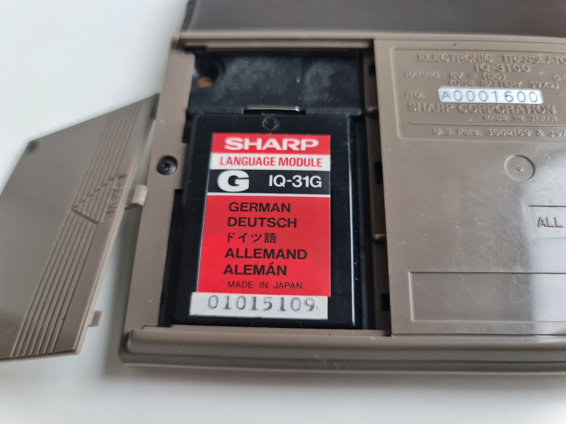 PC: Sharp IQ 3100 Electronic Translator 1980er Vintage Computer – Usato da Obfelden venduto da ZinggHandel 7