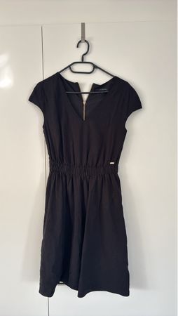 Elegantes, schwarzes Kleid von Armani - Grösse 2/34
