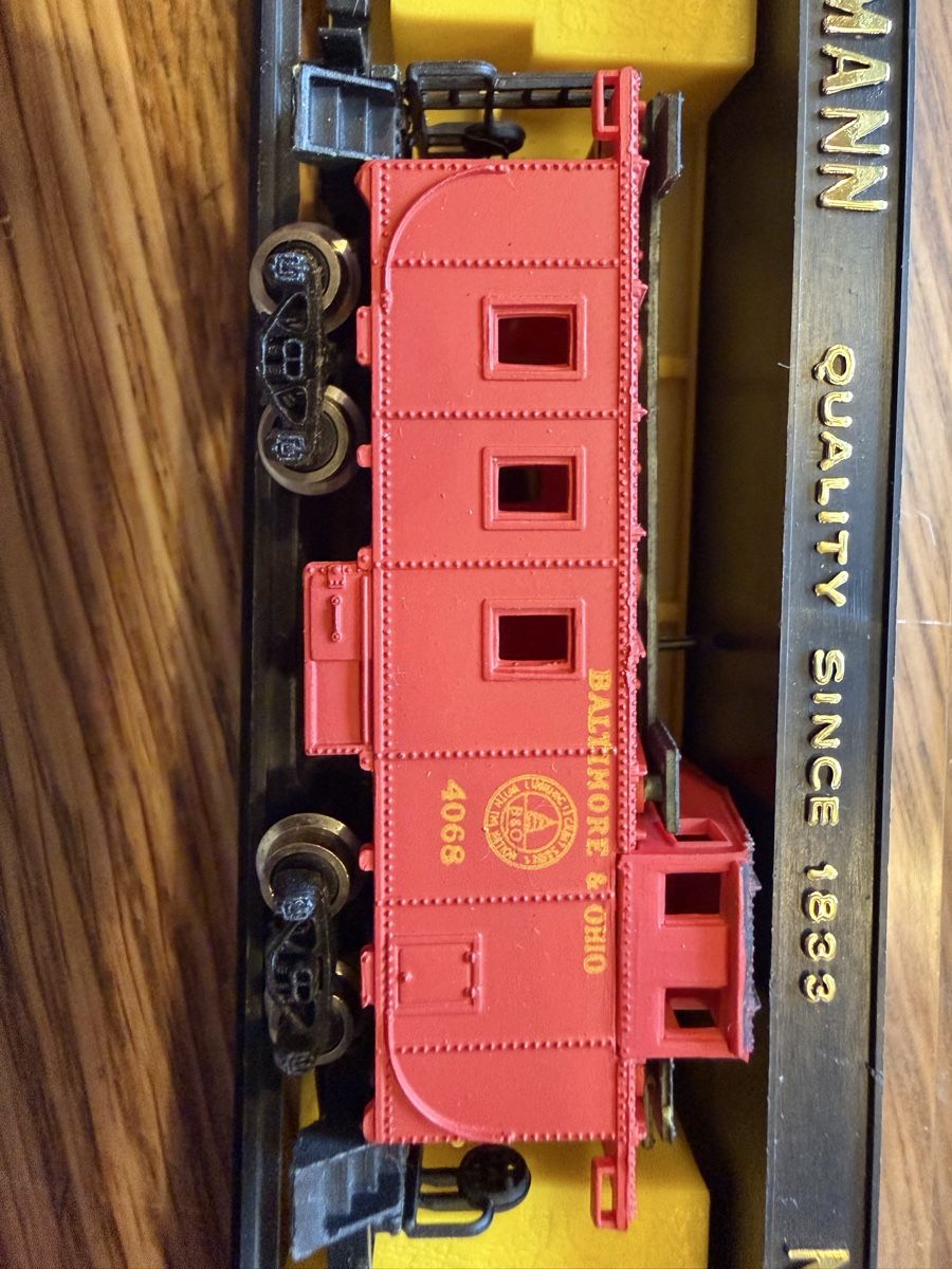 Modelleisenbahnen: Bachmann und Minitrix – Gebraucht aus Riggisberg von Gauli 1