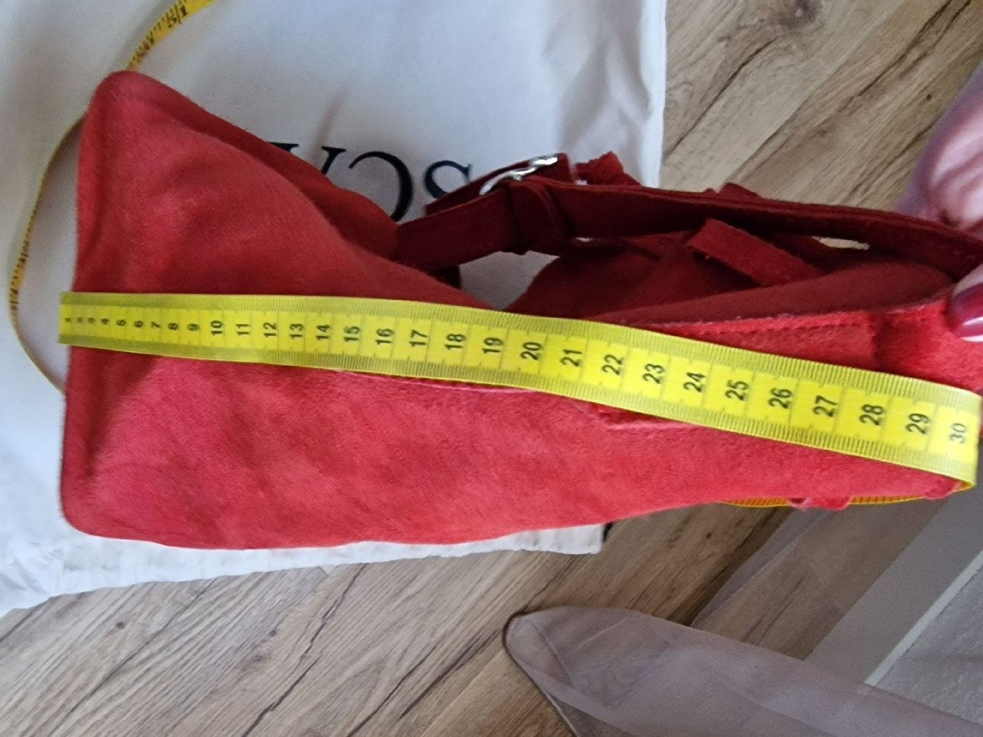 Borse da donna: Rote Scapa Beuteltasche Wildleder Handtasche Leder – Usato da Mönchaltorf venduto da nzhuravel 4
