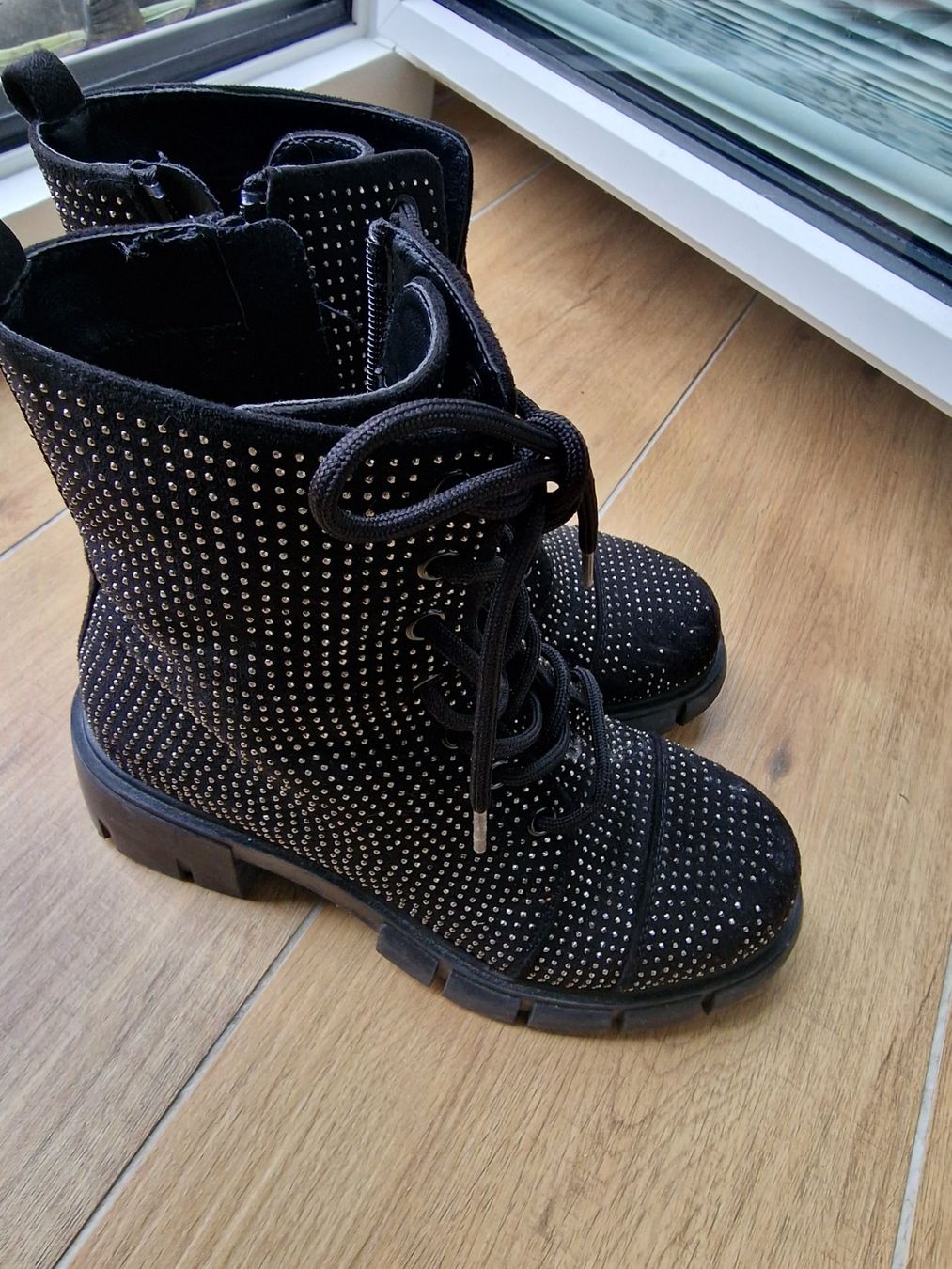 Scarpe per ragazze: Mädchen Stiefeletten Grösse 35 schwarz – Usato da Knonau venduto da liebenic01 2