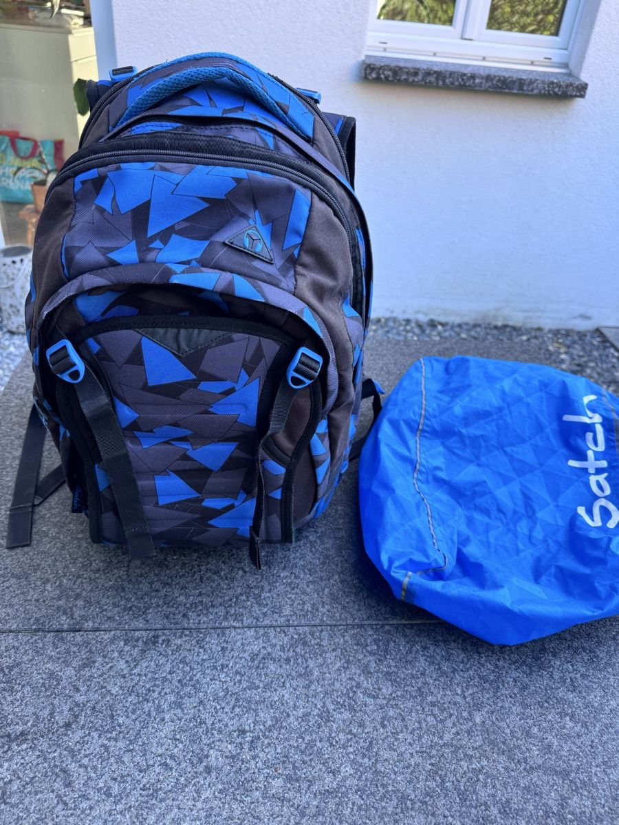 Satch Sacs & sacs à dos: Satch Rucksack blue triangle mit Regenschutz  – D'occasion à Niederbüren par Oetschli