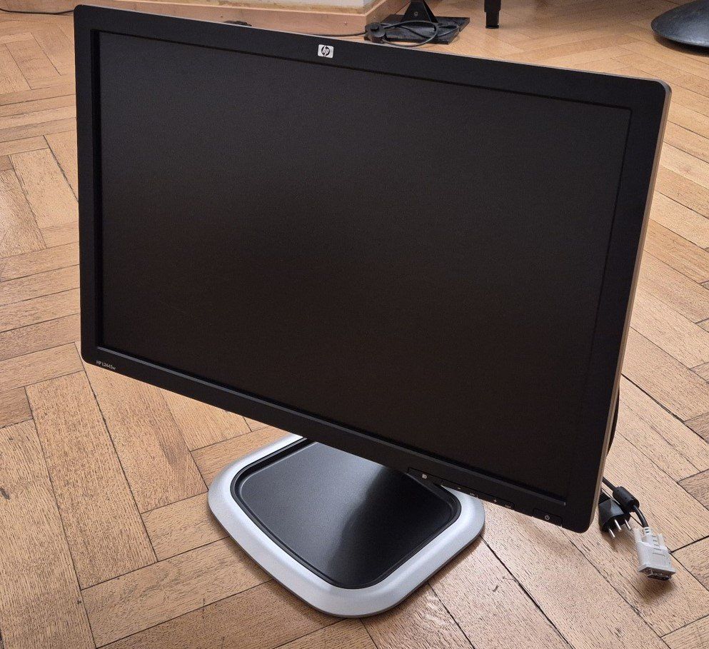 Hewlett Packard Monitor: Bildschirm HP L2445w – Usato da Bern venduto da Gregonetwo