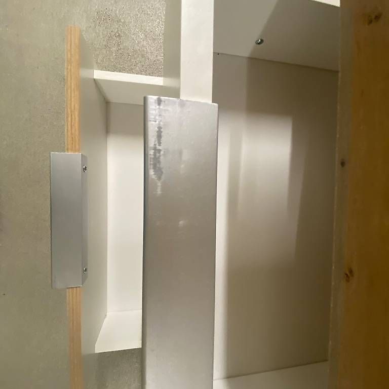 Comodini: Nachttisch / Kommode mit 3 Schubladen, Eiche-Optik und weiss – Usato da Zürich venduto da mc8_9khn 2