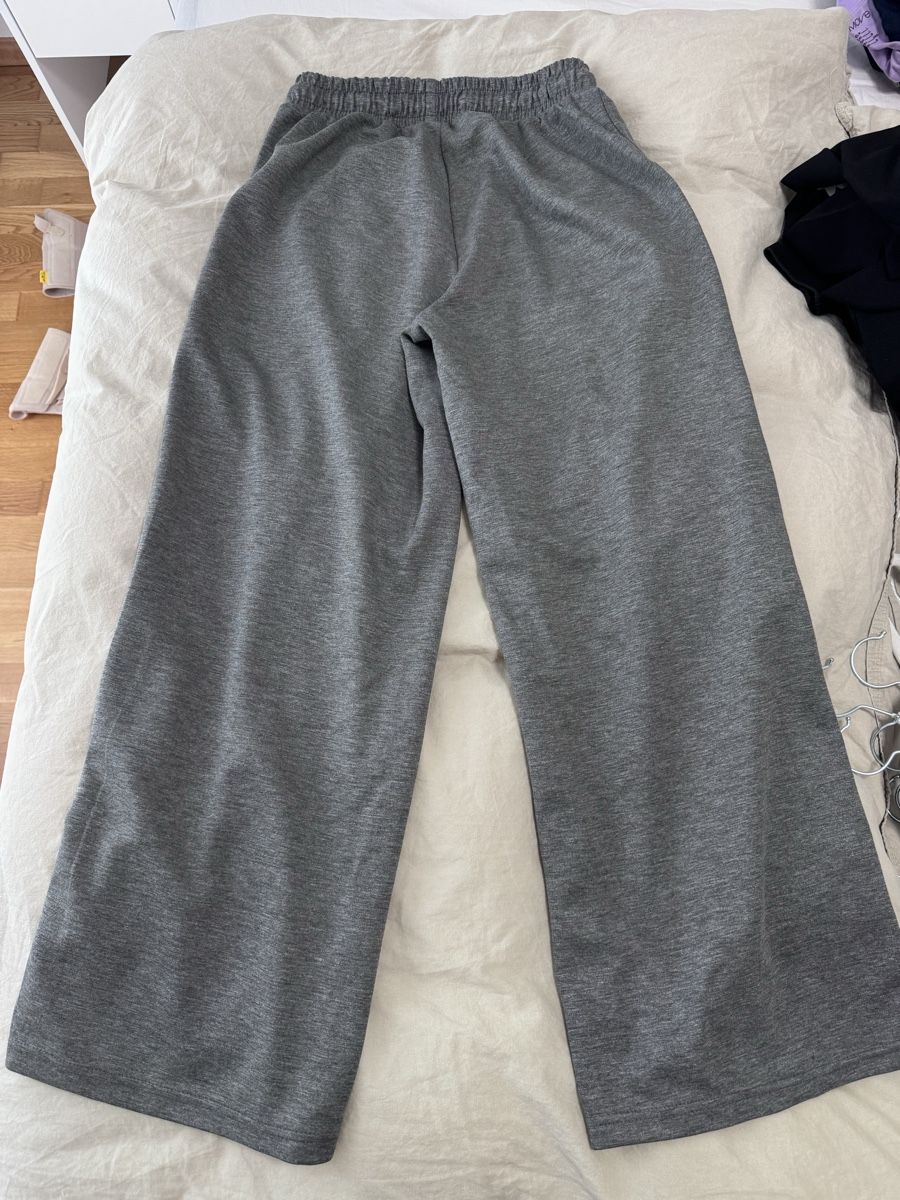 Pantalons: Pantalon de jogging gris – D'occasion à Versoix par Sad_09 1