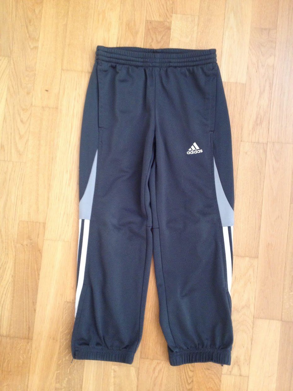 Adidas Pantaloni: Sport Hose Adidas – Usato da Dübendorf venduto da Fip05