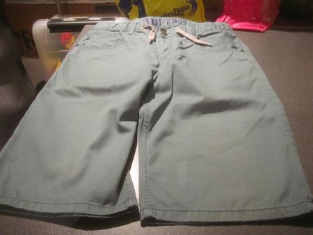 Shorts ca. Grösse 152, grün, kurz