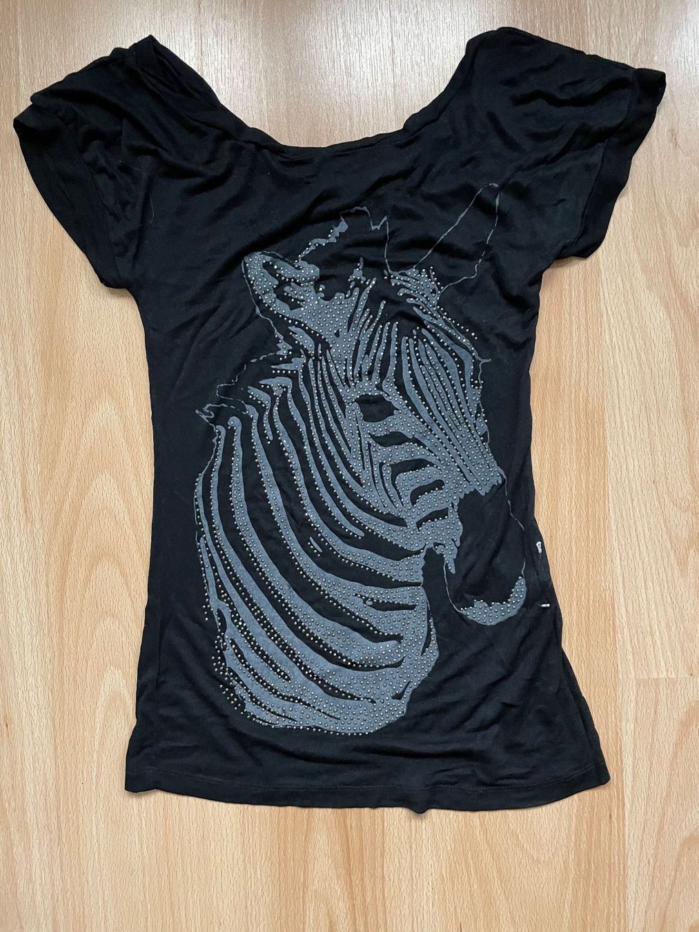 T-Shirts: Shirt mit Zebraprint und Nieten 36 – Neu (gemäss Beschreibung) aus Zürich von Pony74