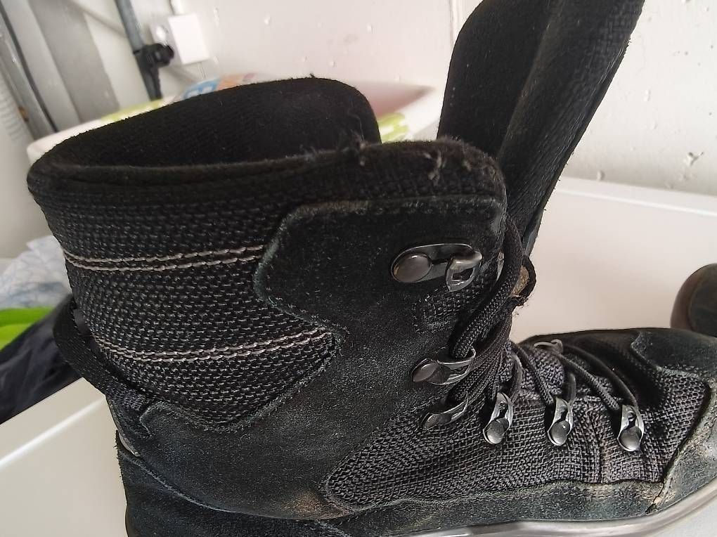 Lowa Scarpe per ragazzi: Lowa Winterschuhe Grösse 35  Gore tex – Usato da Grossdietwil venduto da wichtel28 1