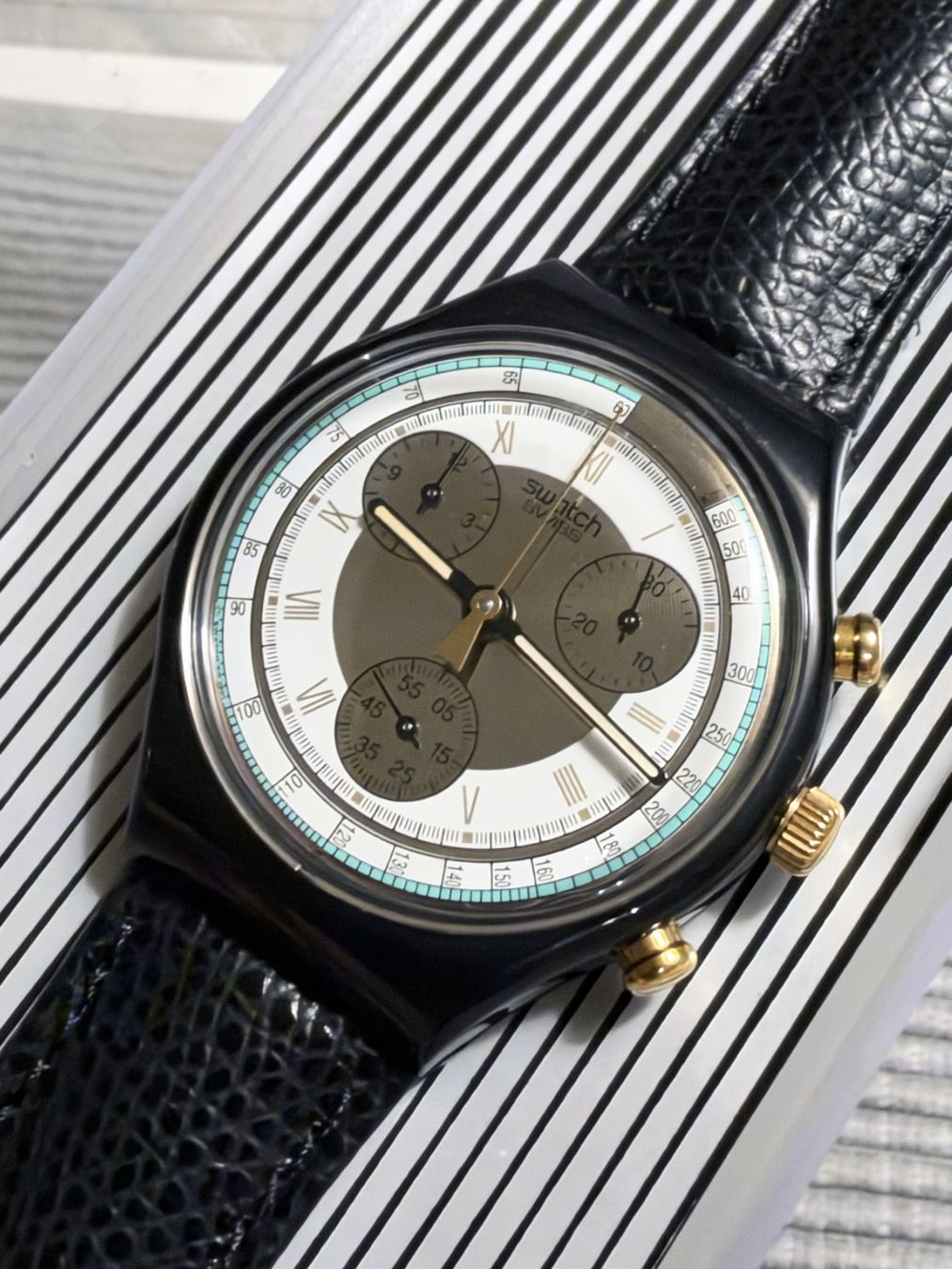 Swatch Orologi: Swatch Chrono SCB109 Colossal – Nuovo e nell'imballaggio originale da Lausanne venduto da 0xa