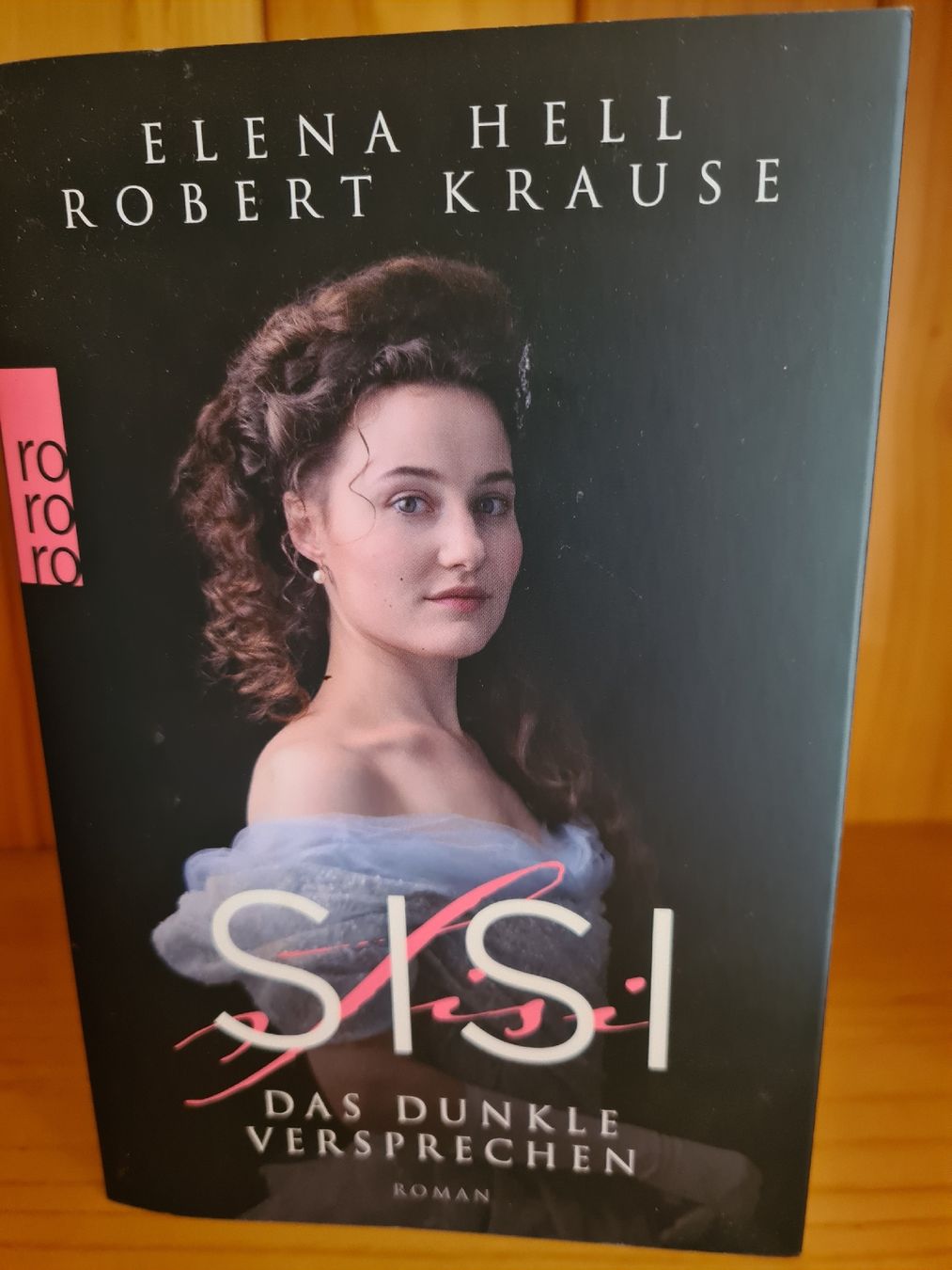 Libri: Sisi - Das dunkle Versprechen, Roman von Elena Hell – Usato da frutigen venduto da Plethora14