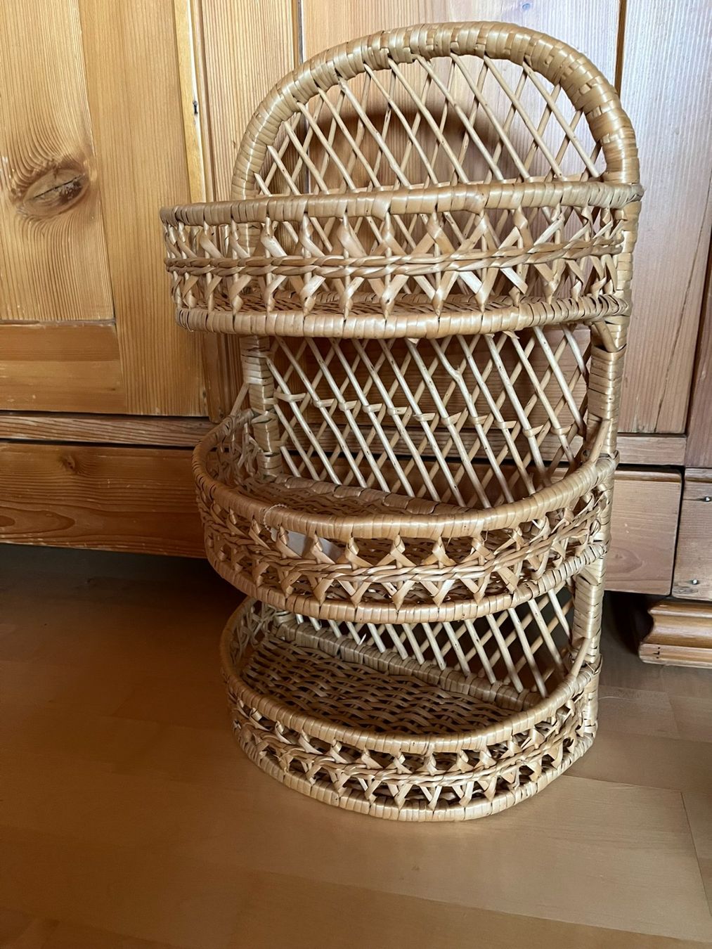 Interio Scaffali: petite étagère vintage rotin – Usato da La Chaux-de-Fonds venduto da pattysplum