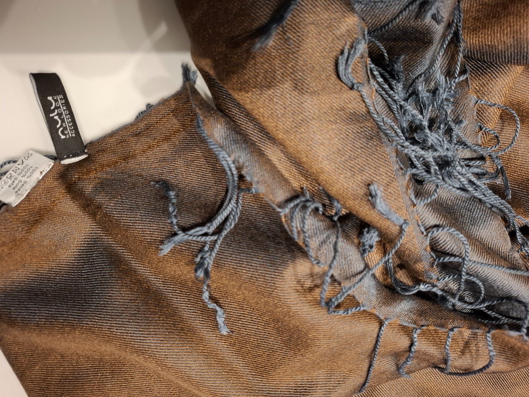 Foulard & Sciarpe: NEUER Seidenschal – Nuovo (secondo la descrizione) da Horw venduto da Cila5 1