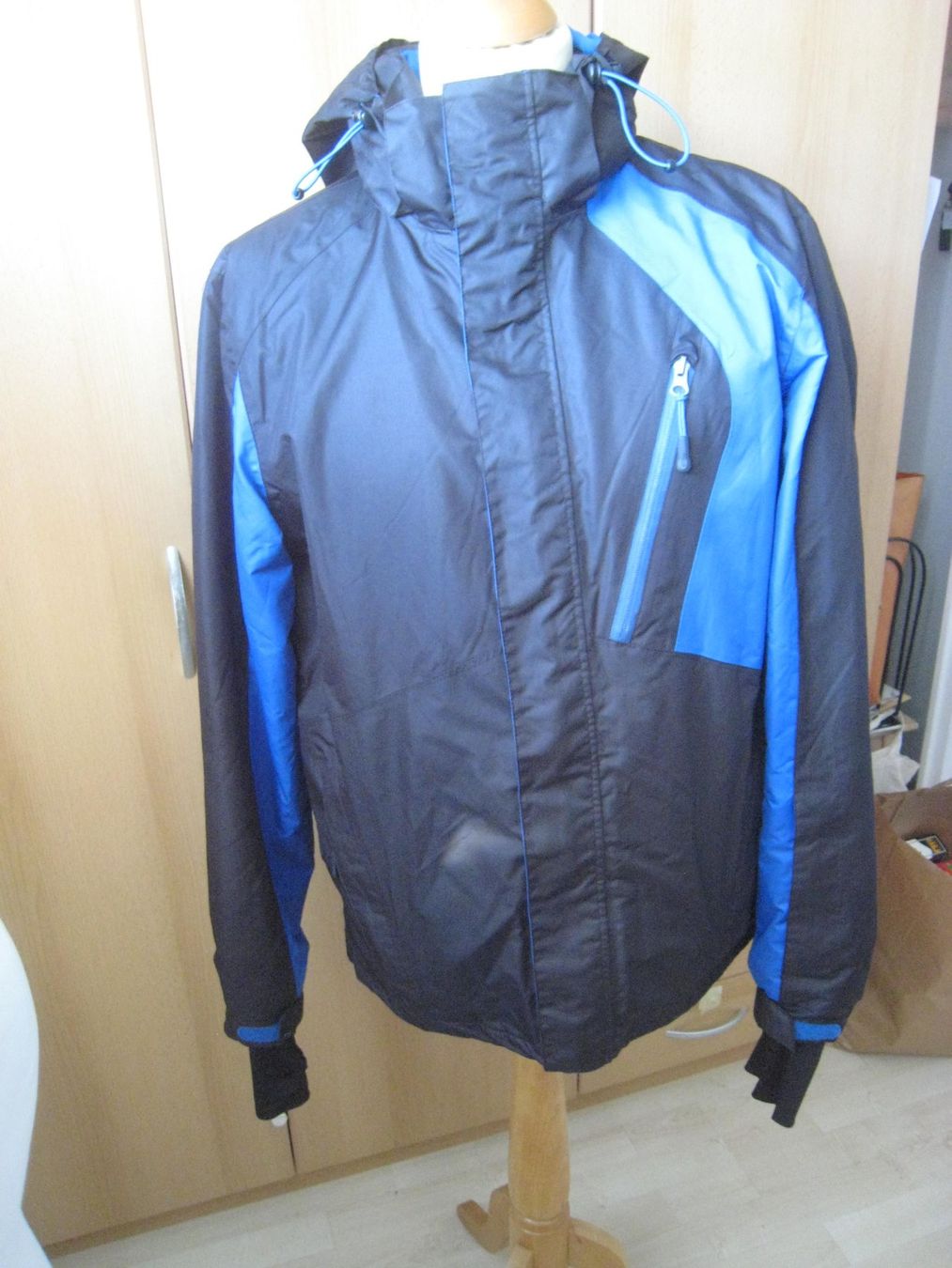 Giacche: blau-schwarze Crivit Winter-JACKE Gr. 52 – Usato da Dättlikon venduto da Mamakuga 7