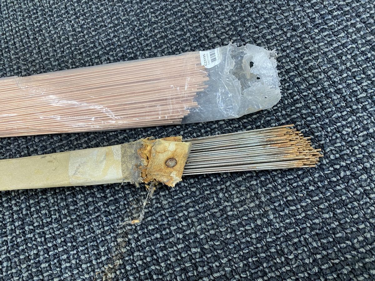 Postes à souder: Autogen-Schweissdraht  2 fast volle Packungen  – D'occasion à Hägglingen par Karin0802