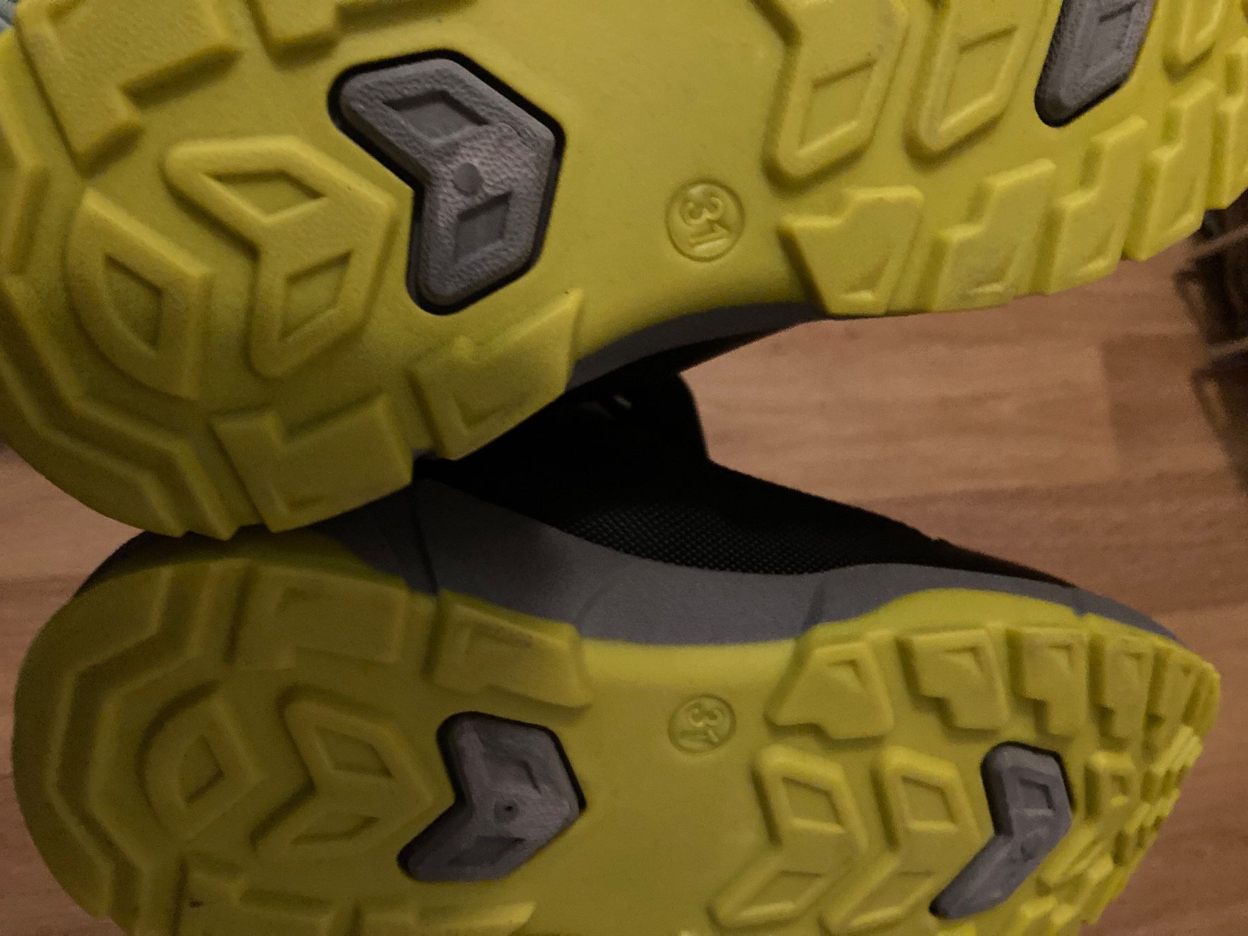 Scarpe per ragazzi: Kinder Winterstiefel Gr. 31 – Usato da Emmenbrücke venduto da JJ_89 3