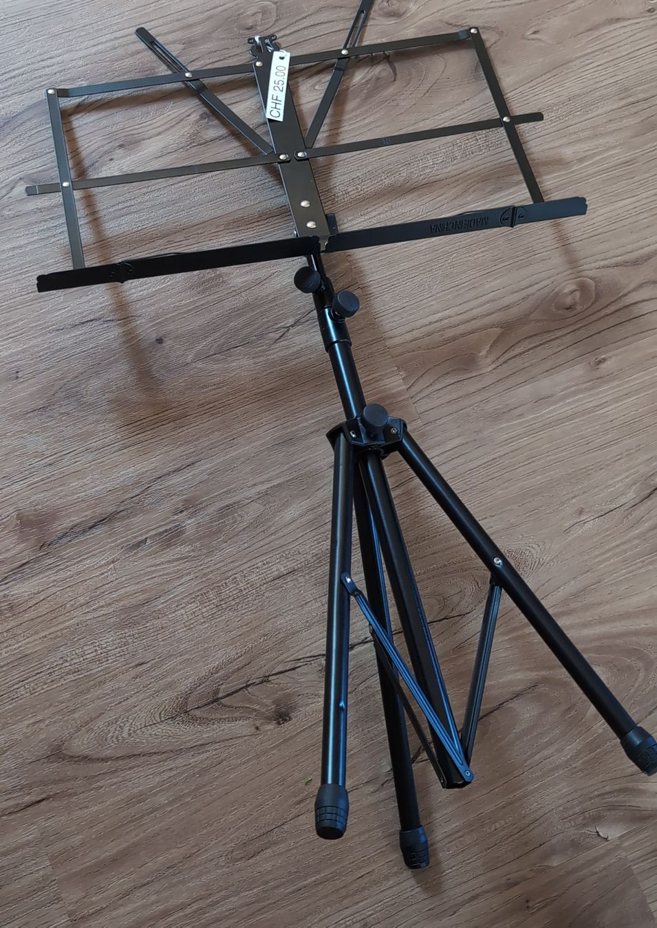 Supporti per strumenti musicali & leggii: Notenständer klappbar schwarz Neu – Nuovo (secondo la descrizione) da Rottenschwil venduto da honda4rt