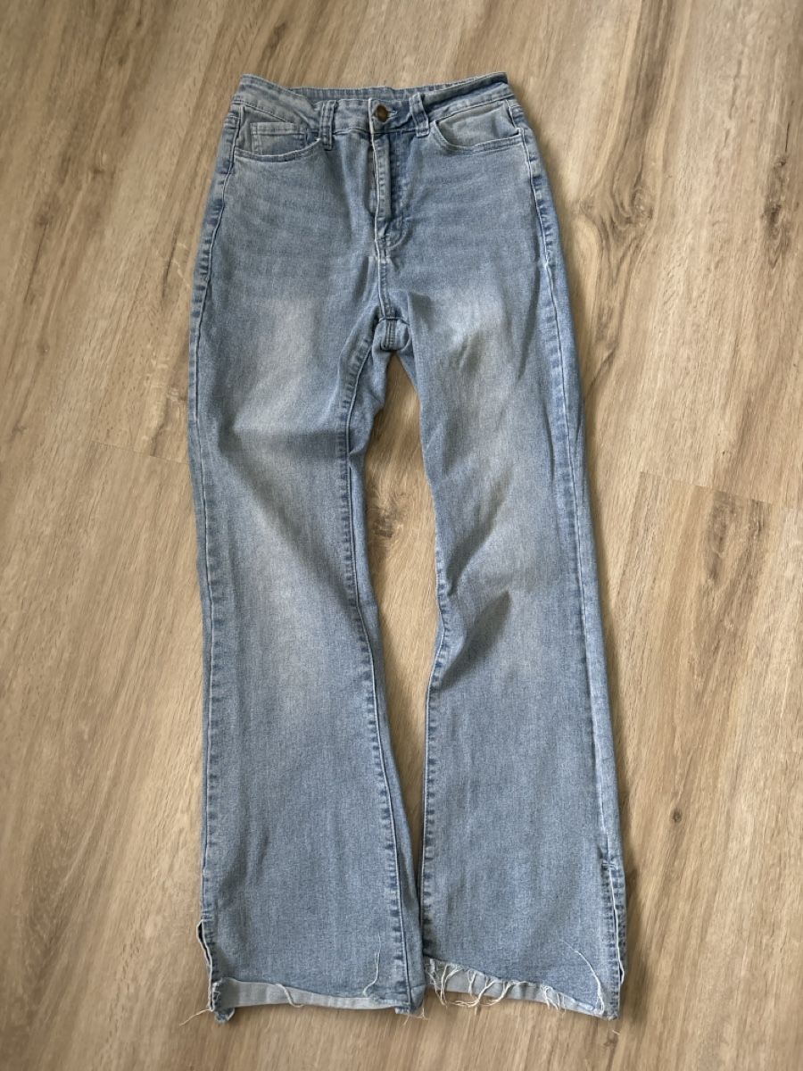 Shein Jeans: Shein Jean super stretch taille 27 – Nuovo (secondo la descrizione) da Delémont venduto da Ma_LoU.01