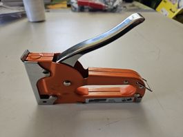 Orange Handtacker von Brüder Mannesmann, Ideal für Hobby