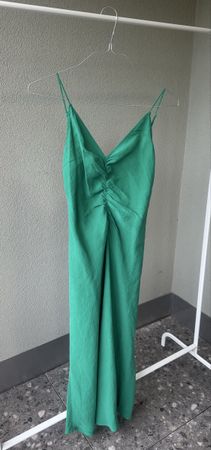 Sehr schönes, grünes Kleid