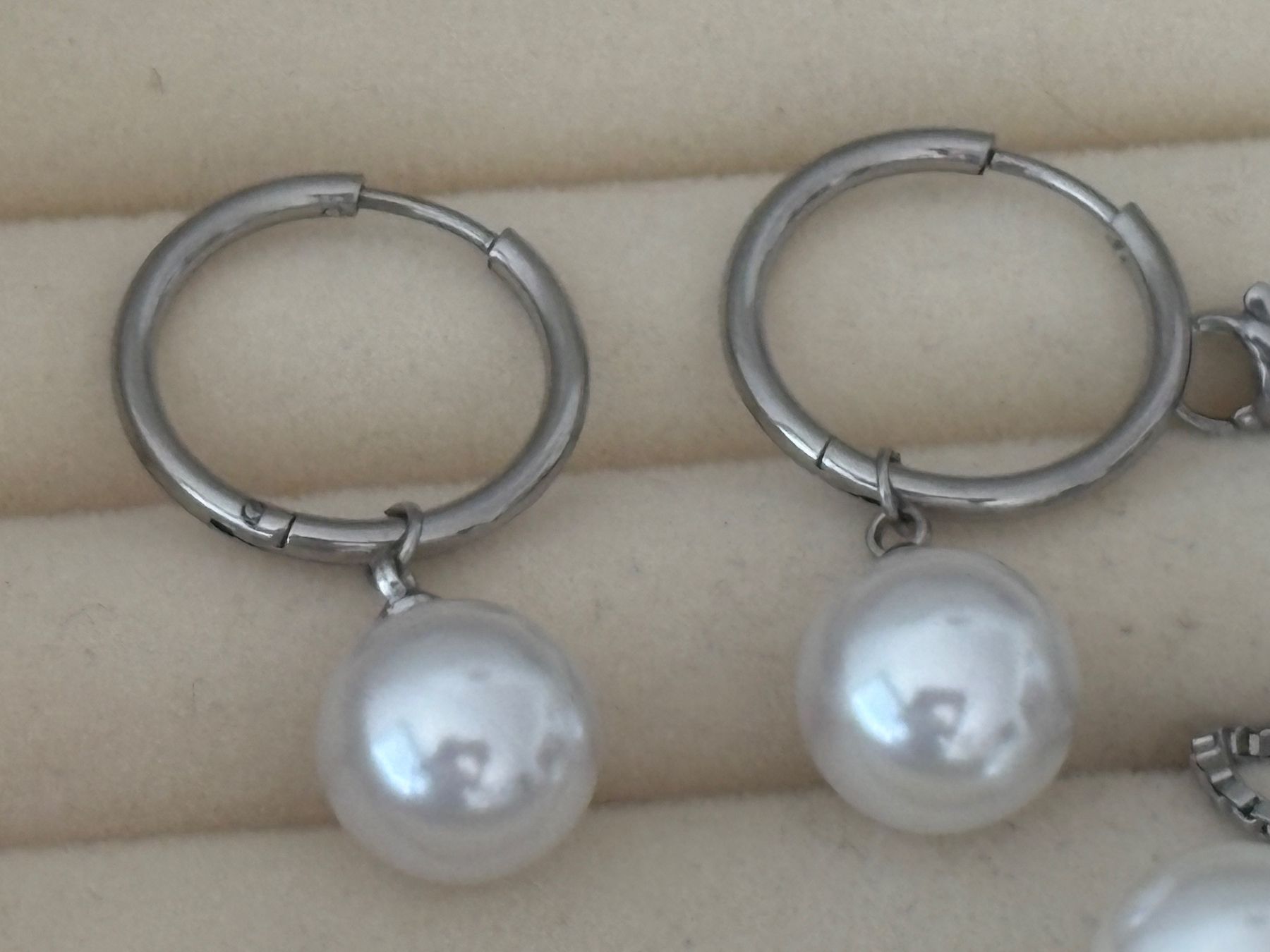 Catenine: Luxus Edelsthal Kette/Orstecker Farbe :Silber Kunstperlen – Nuovo (secondo la descrizione) da Biel-Bienne venduto da Roserosse13 2